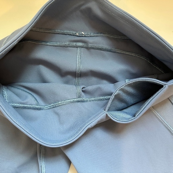 Lululemon Cool To Street Crop 17" Mid-Rise Blue Womens Size 4 - Picture 11 of 12
